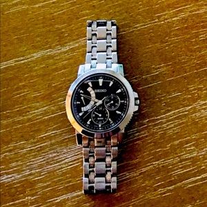 Men’s SEIKO watch. Black dial with push button flip lock clasp.